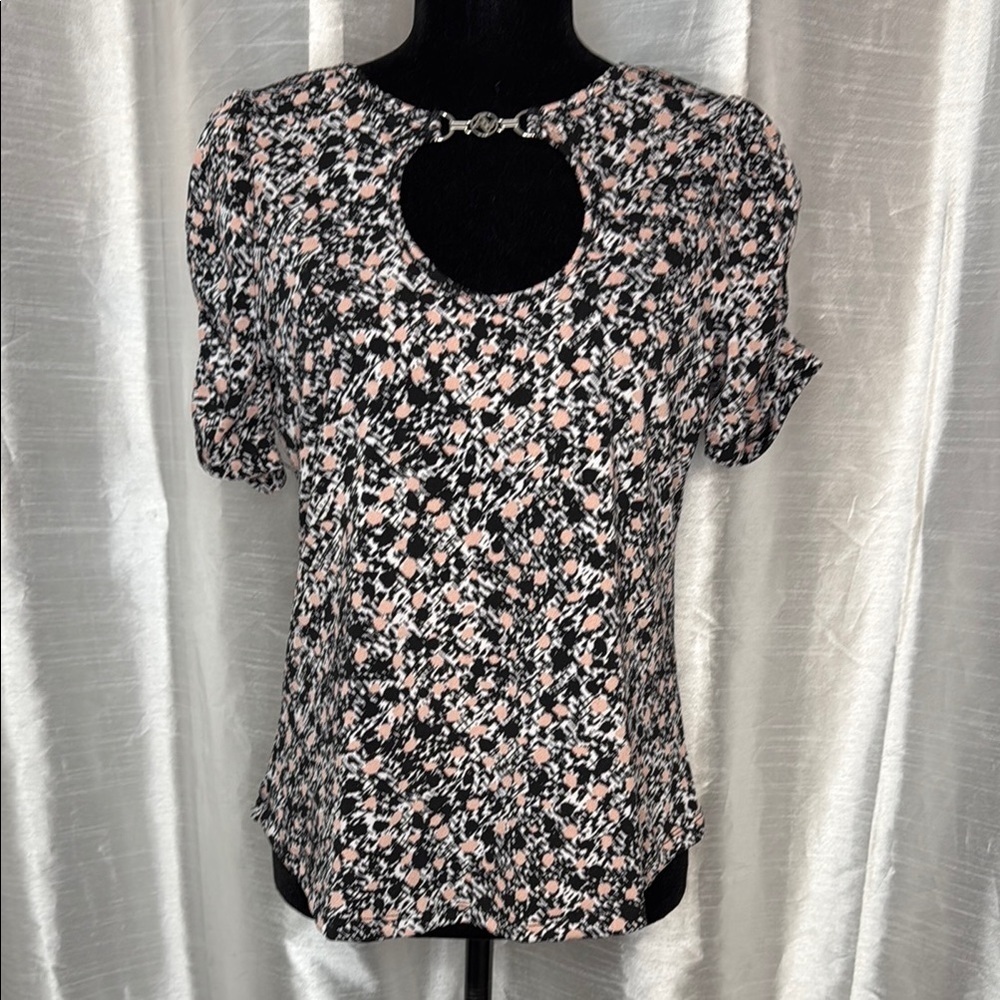 Adrienne Vittadini Women’s Small Keyhole Neckline Ruched Short Sleeve Blouse